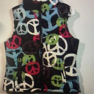 Kids Puffer Vest with Multicolor Peace Sign Print